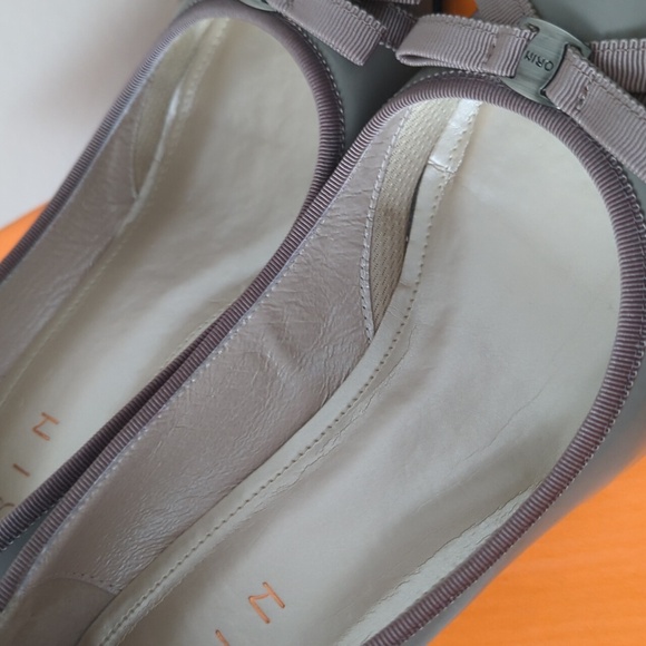 Greige ribbon trimmed pumps size 6.5 - Picture 8 of 12